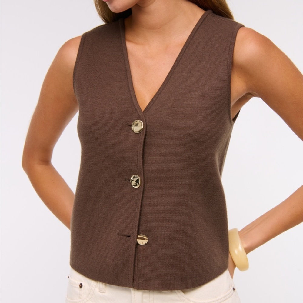 Abercrombie LuxeLoft V-Neck Vest - Picture 3 of 8